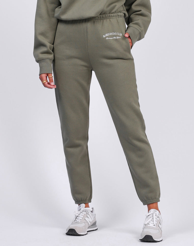 The "BABES SOCIAL CLUB" Best Friend Jogger | Olive
