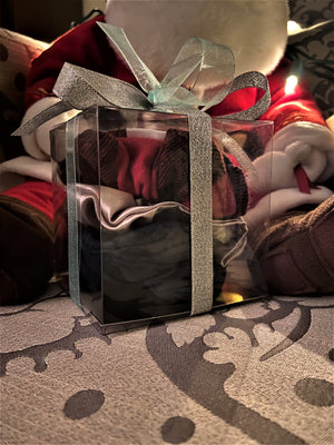 
                
                    Charger l&amp;#39;image dans la galerie, The Holiday Scrunchie Box
                
            